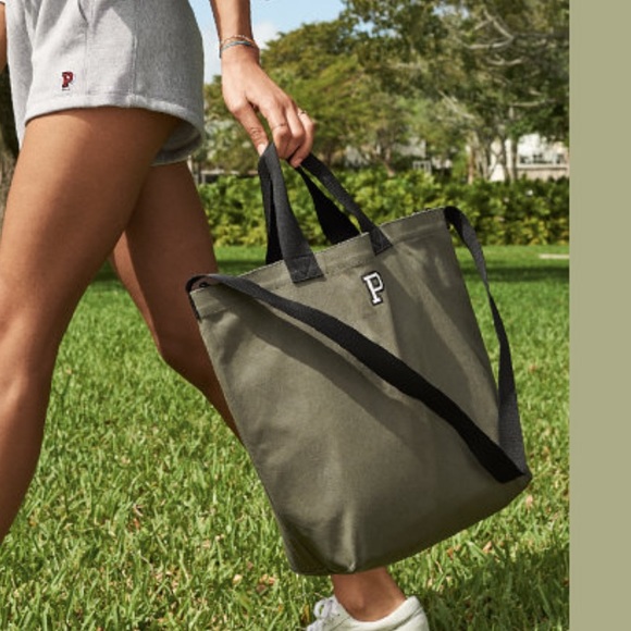 VS PINK olive green cooler tote & outdoor blanket - Picture 4 of 8